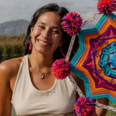 julia-mandala-pompones-bordado julia-mandala-pompones-bordado